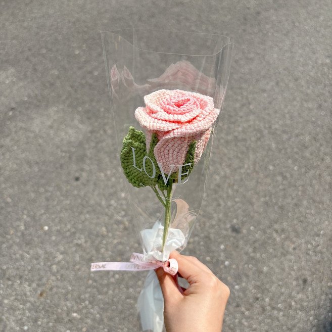 [글로비스타] 뜨개 꽃 한송이 완제품 행사 선물 생일 명절 기념일선물, 1개, 핑크 장미