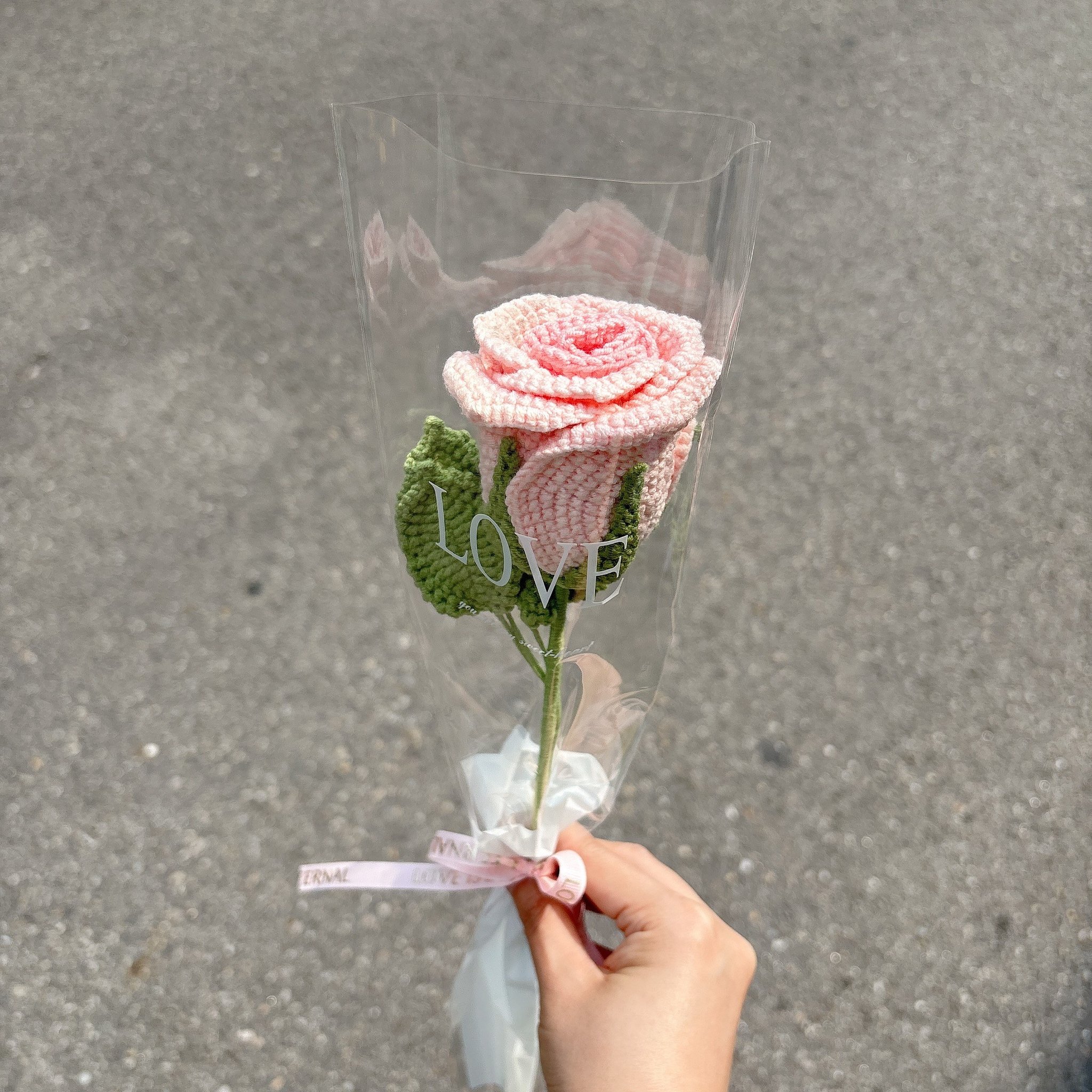 [글로비스타] 뜨개 꽃 한송이 완제품 행사 선물 생일 명절 기념일선물, 1개, 핑크 장미 상세 이미지 1